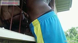 我的多汁阴道现在渴望硬鸡巴的硬核动作