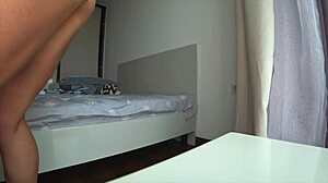 Табу жена вара са љубавником на одмору док муж ради!