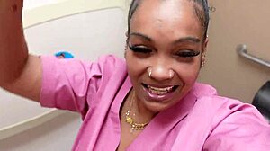 ThickPaws diventa selvaggia e arrapata al lavoro