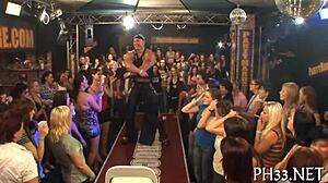 حفلة مثيرة تنتهي بنيك كس قاسي قوي