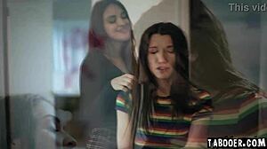 جيزيل بلانكو تكتشف مايا وولف وهازل مور يتسللان للسحاق