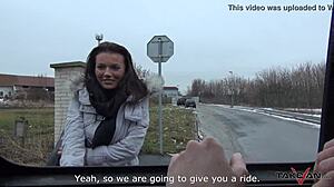 Mea nám pomáhá sebrat náhodné amatérky na horkou akci.