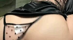 Lubrifiant qui dégouline de moi à 1:49