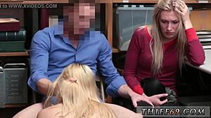 पुलिस स्टेपमॉम और फ्रेंड्स को वाइल्ड यूनिफॉर्म में टिज करती है