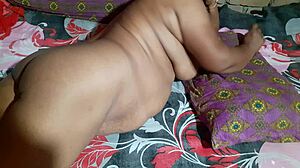 شاهد الضرب الشديد لفتاة مسلمة كبيرة الطيز في أكشن قاسي