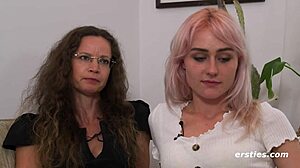 Ersties - Začátečnice Hally dostane lízání a rozmazlování od učitelky Anniky