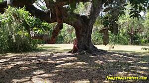 jeg nyder udendørs masturbation med hæle og trusser