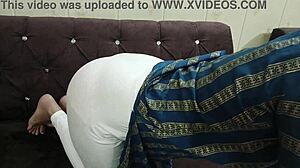 Stepmom pikat stepson untuk banging hardcore liar dapur.