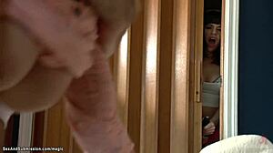 أب زوج يثير فتحة طيز بنت مقيدة بفيبراتور شديد