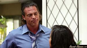 Латина получает доггистайл от похотливого отчима в запретном твисте