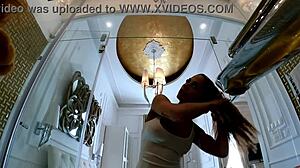 Milf petite se pone tanguita cachonda en casa