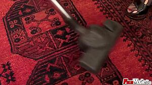 Lesbičky sa bavia s čiernym strap-onom