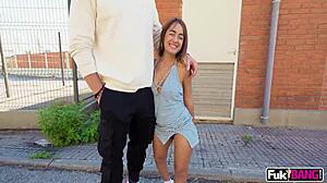 Wow! Petite Latina Munequita Enfadada affronte grosse bite!