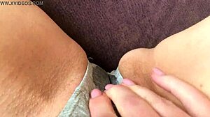 Dryppende våt fitte i superbløte truser fører til eksplosiv orgasme