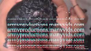 Bože! Tenhle stydlivý chlap z posilovny má obří kurac pro mou těsnou píču. Ohýbám se a miluju to!