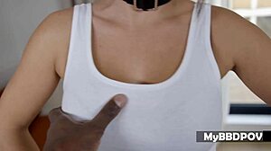 יו, תראה את הרוסית החמה אליסה גאפ מקבלת זיין בתחת ב-POV!