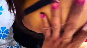 Kawan Perempuan India Seludup Kawan Lelaki untuk Kongkek Rumah Keras.