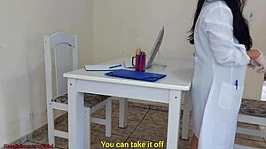 Doctoarea Jennyfer îmi rezolvă problema cu erecția tare