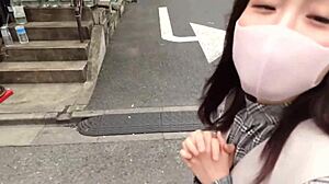 Apró japán egyetemista keményen lovagol végtelen orgazmusokért