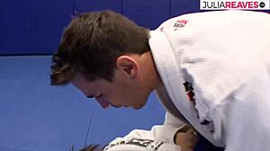 Întâi sportul, apoi pulă mare lovește pizda mea rasă