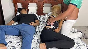 Kız arkadaşımla arkadaşımla film gecesi izliyoruz