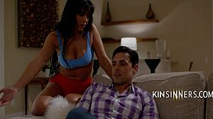 اشتري لي سيارة، أبي الخطوة، وسأركبك بجنون وبعيد!