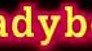 Obesený ladyboy Jasmine poskytuje intenzívnu handjobovú reláciu