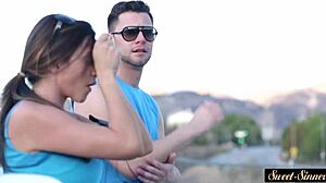 نكت ميلف أنيقة وأقذفت على بطنها