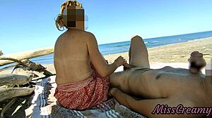 Chceš vidět, jak můj velký pták dostane veřejnou ruční na nudistické pláži?