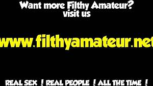 Žene u privatnim klubovima uživaju u divljim, dlakavim susretima.