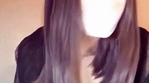 可愛いレディボーイがホテルでプライベート撮影中にオナニー