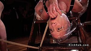 Övre våningens orgifest med vild bondage och grovt sex. Bundna slavar underkastar sig i bisarr gruppaktion.