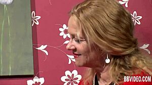 Γερμανικό ζευγάρι μοιράζεται έναν γεμάτο όρεξη σταυρό με ενθουσιώδεις πουτάνες!