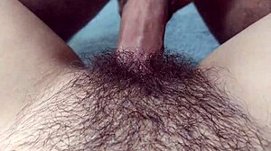 胖毛逼被猛钻脸上射精