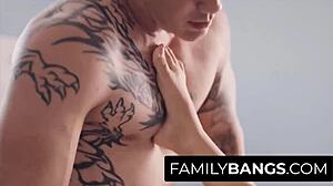 Treng stedatter Dania Vega knullet hardt av stedfar Derrick Pierce