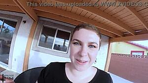 Krátkovlasá Jane Judge odhaluje tajemství v outdoorové autové fantazii