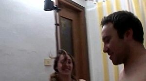 Secretara vicleană tânjește după acțiune dură la birou