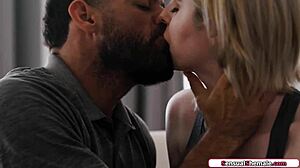 TS Ella Hollywood Kaliforniya'da Üvey Babadan Anal Alıyor