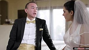 La mariée aux gros seins trompe avec de l'anal le jour de son mariage