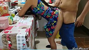 Mostohalány egyedül kap tapizást mindenhol a mostohaapától