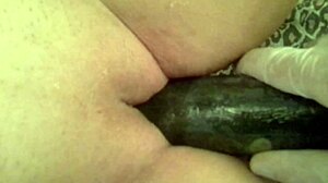 이 주부가 거대한 호박으로 진짜 오르가즘 해낼 수 있을까?