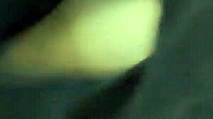 Mãe tarada engana marido, fode amigo no freezer para gozar!