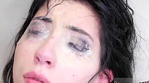 Extreem tiener 18+ groepseks met ruwe luier BDSM spel.