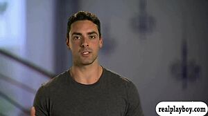 Сексуальные женщины в жаркой тюремной камере в четверке