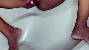 Láttál már ilyen robbanásszerű amatőr squirtot, mint Rosa Vermelha kint?