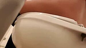 espionner dans les toilettes publiques en extérieur