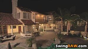 Josh och Jizelle utforskar hardcore swinging i Playboy TV-avsnitt