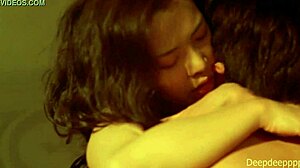 Zelená stolička kórejská žena ohromuje v plnej scéne na SH ST UMPBW s fascinujúcim príbehom