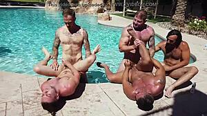 Cowok ganteng bareng Colby Jansen mendominasi pesta orgy liar