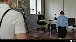 Fotograf zmrazí čas, aby šukal horkou obchodnici Tiffany Tatum